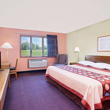 Super 8 By Wyndham Sturgeon Bay Hotel Bagian luar foto