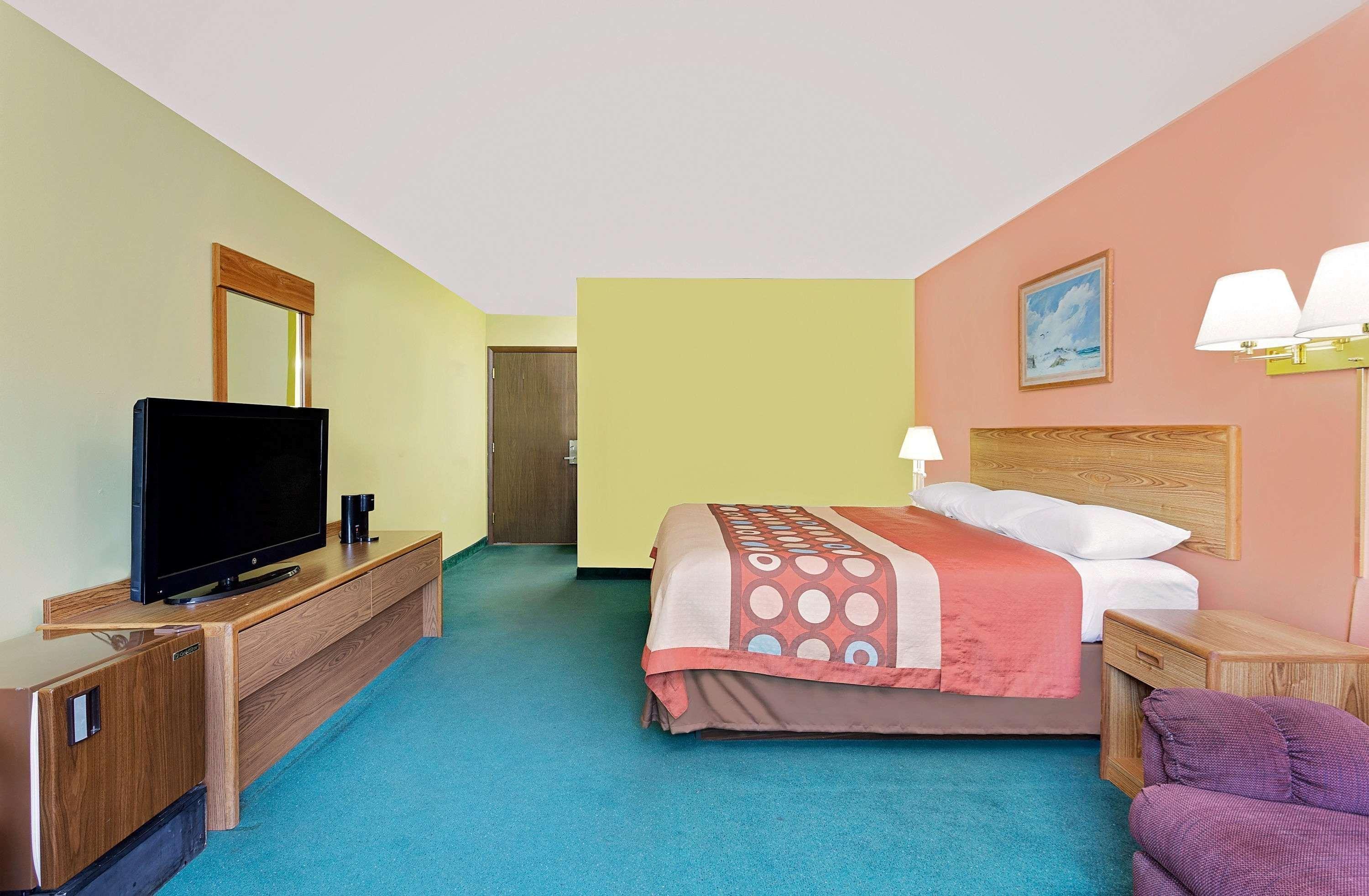 Super 8 By Wyndham Sturgeon Bay Hotel Bagian luar foto