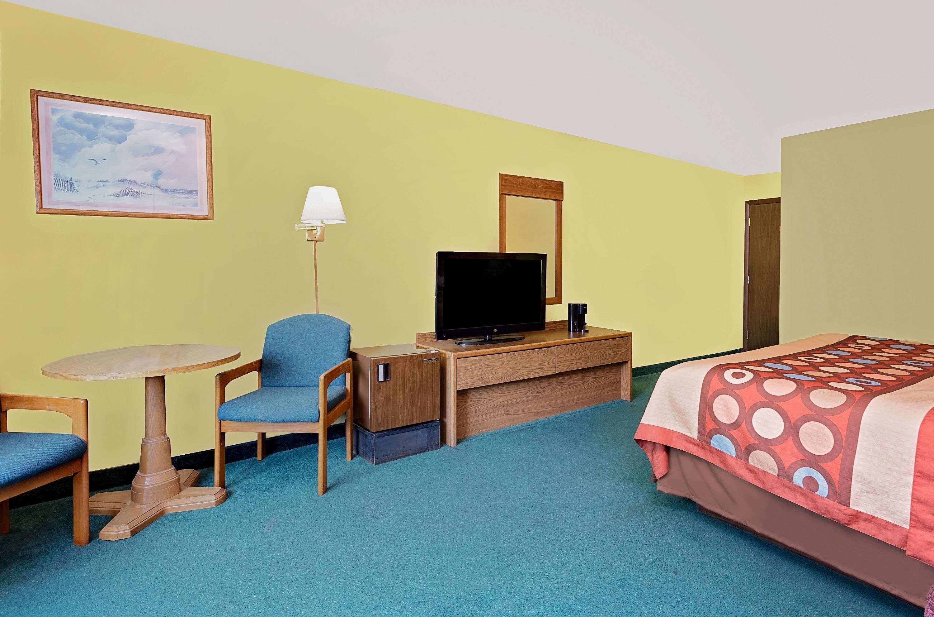 Super 8 By Wyndham Sturgeon Bay Hotel Bagian luar foto
