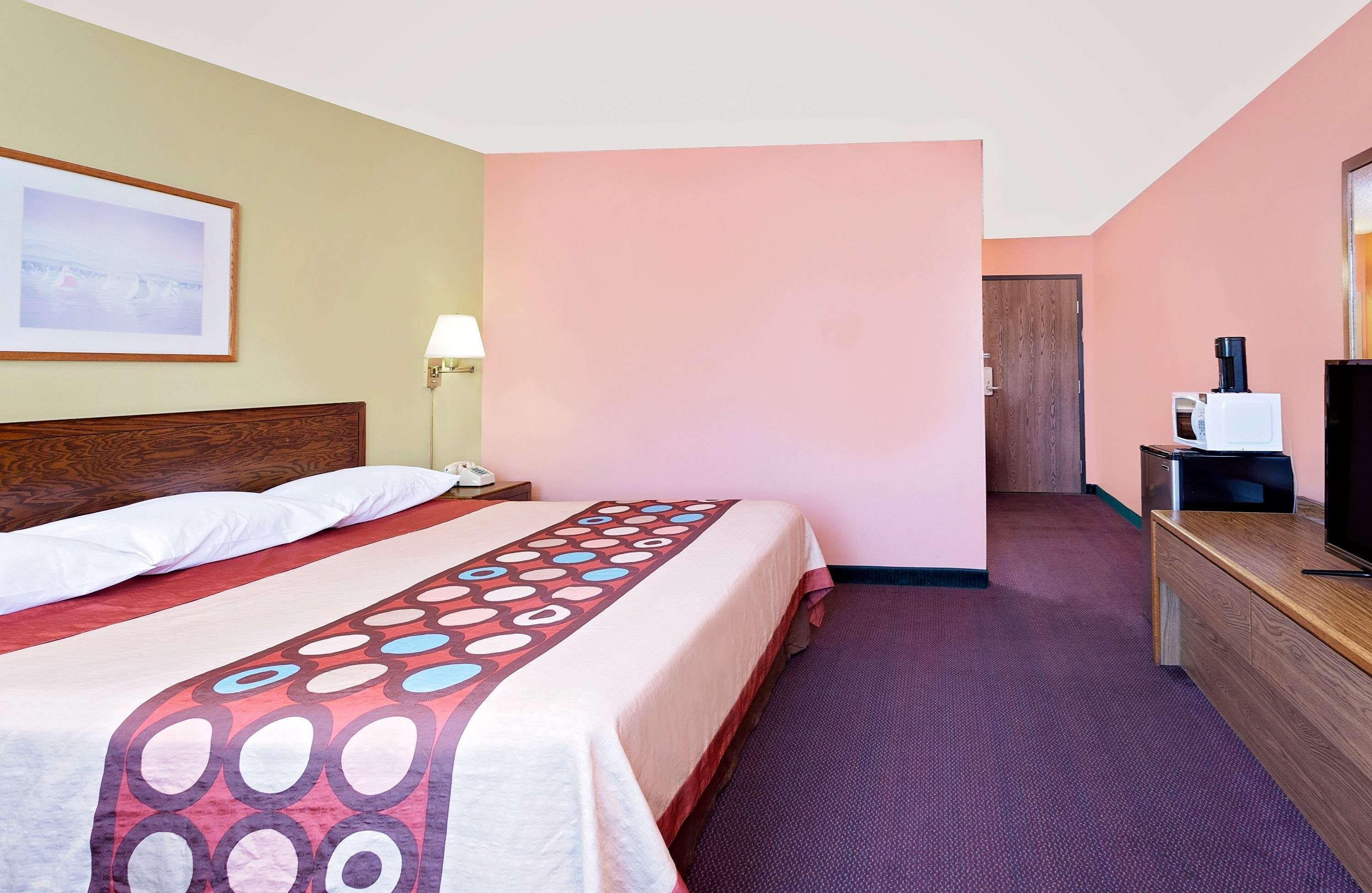 Super 8 By Wyndham Sturgeon Bay Hotel Bagian luar foto