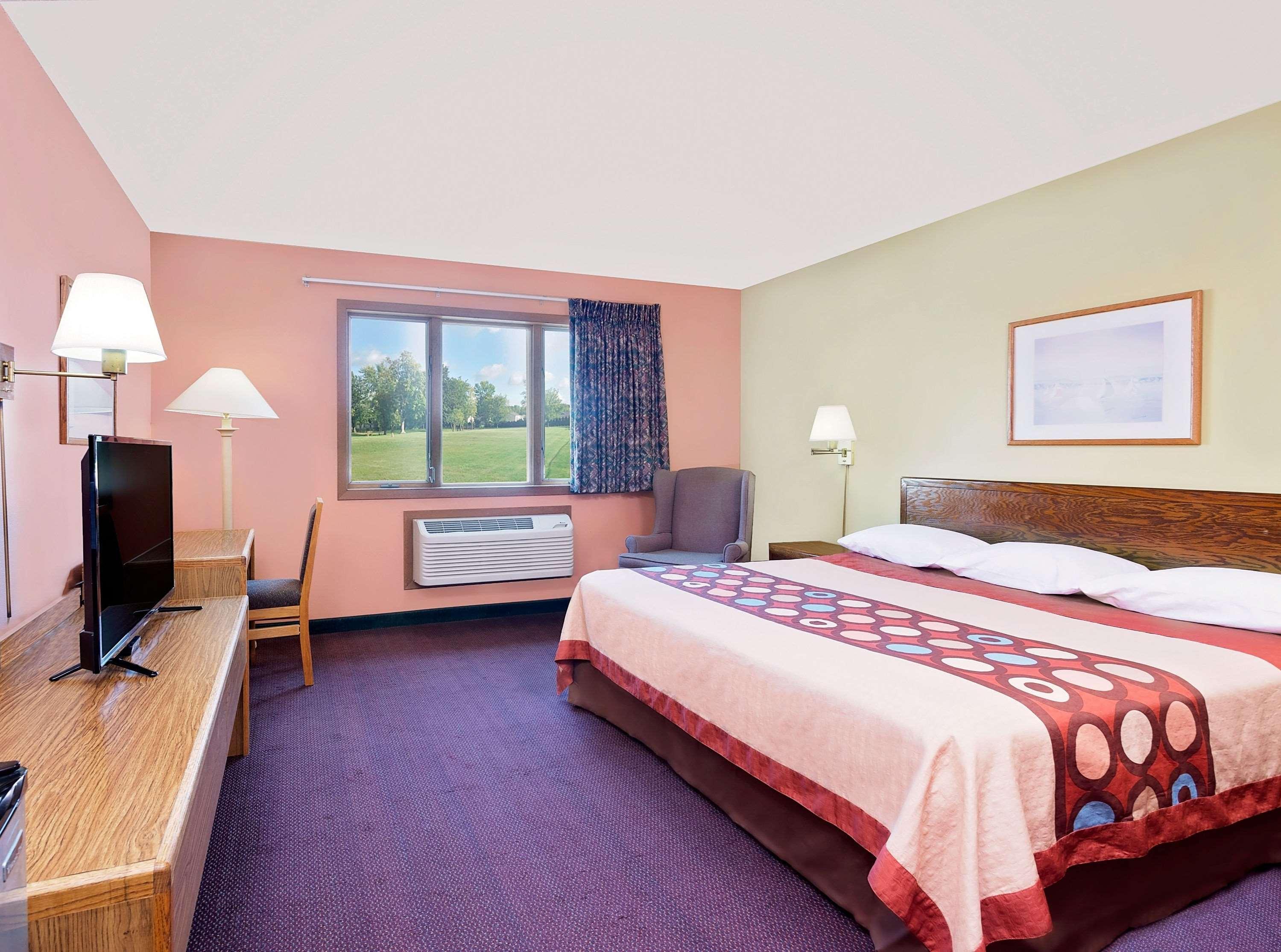 Super 8 By Wyndham Sturgeon Bay Hotel Bagian luar foto