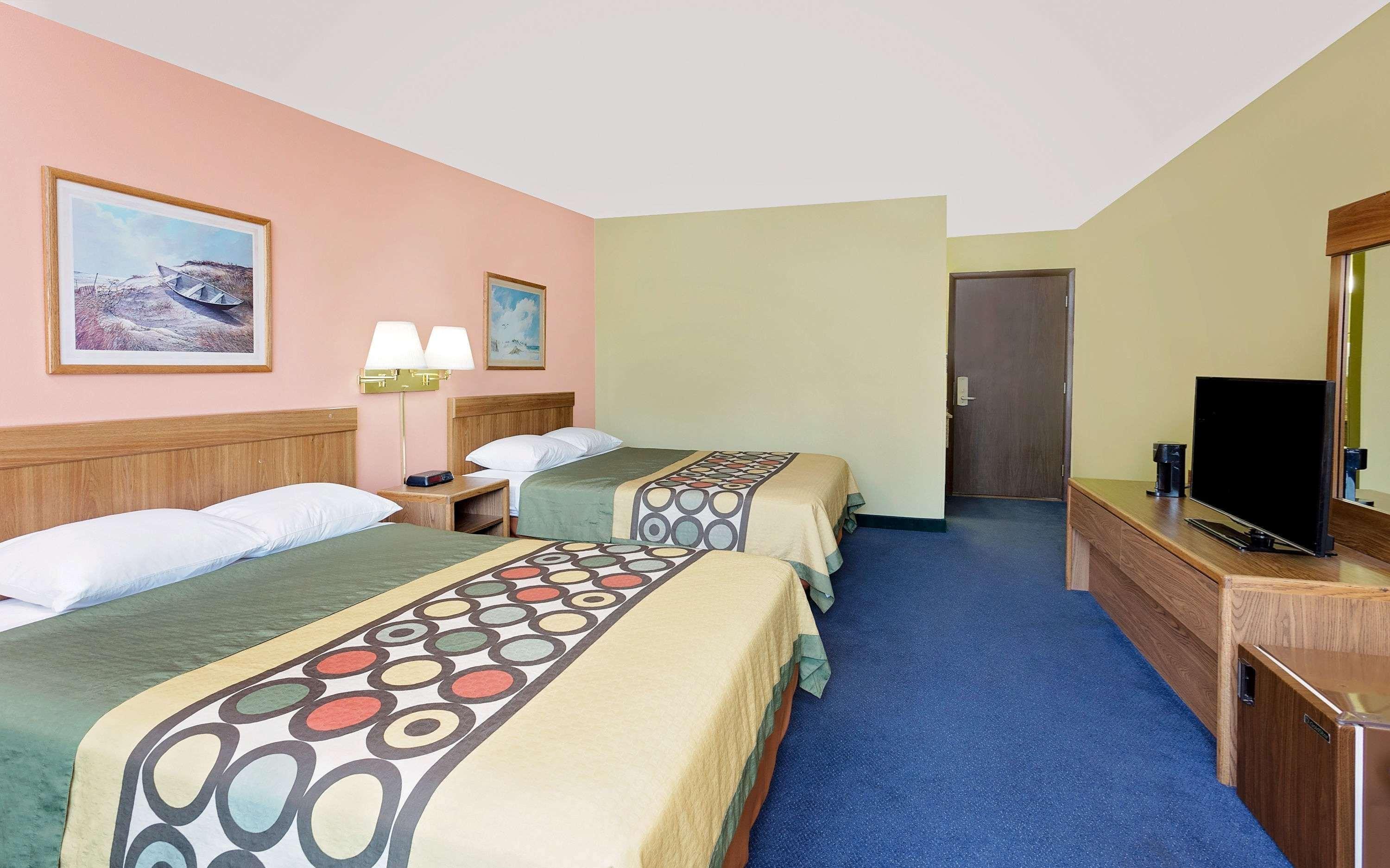 Super 8 By Wyndham Sturgeon Bay Hotel Bagian luar foto