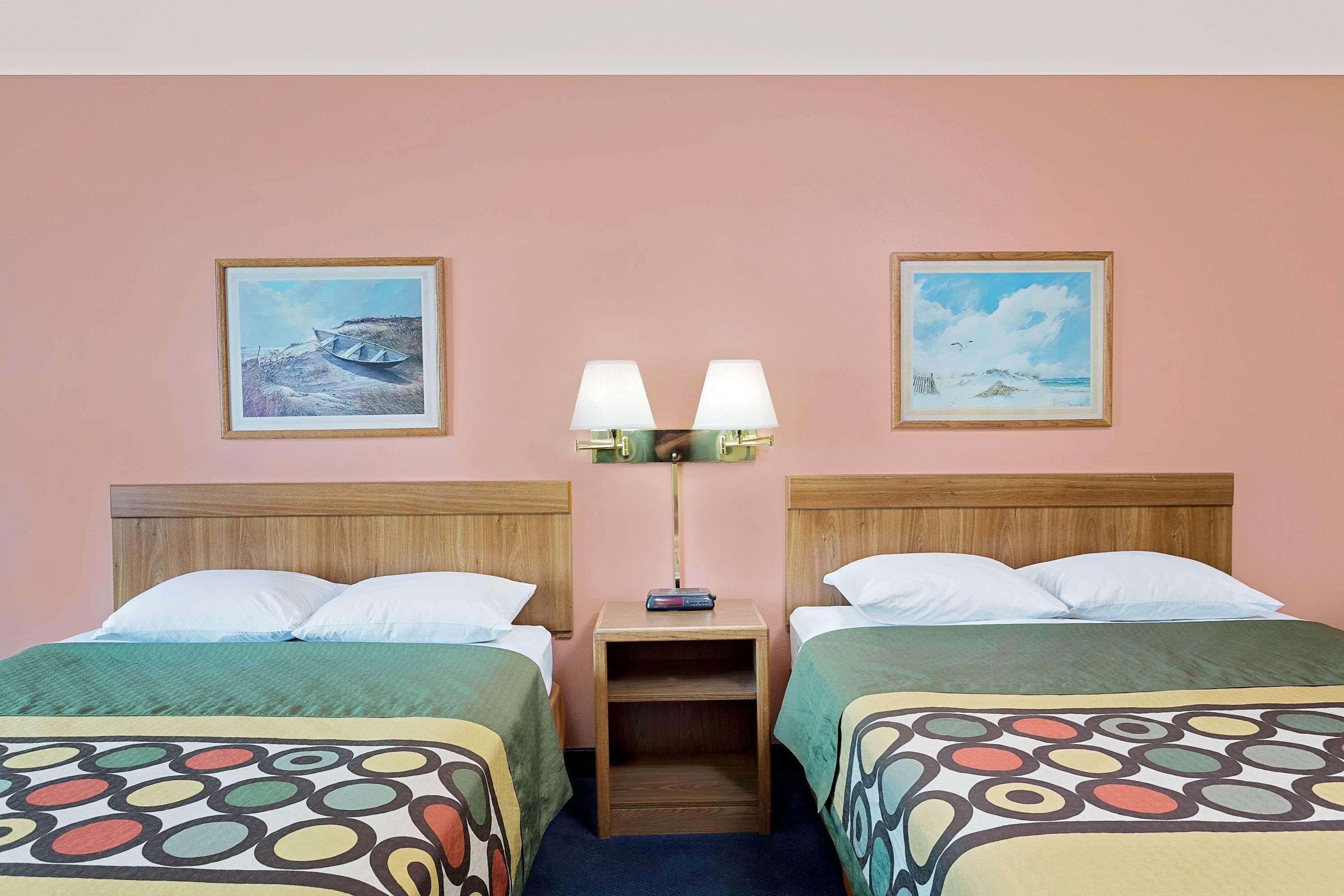 Super 8 By Wyndham Sturgeon Bay Hotel Bagian luar foto