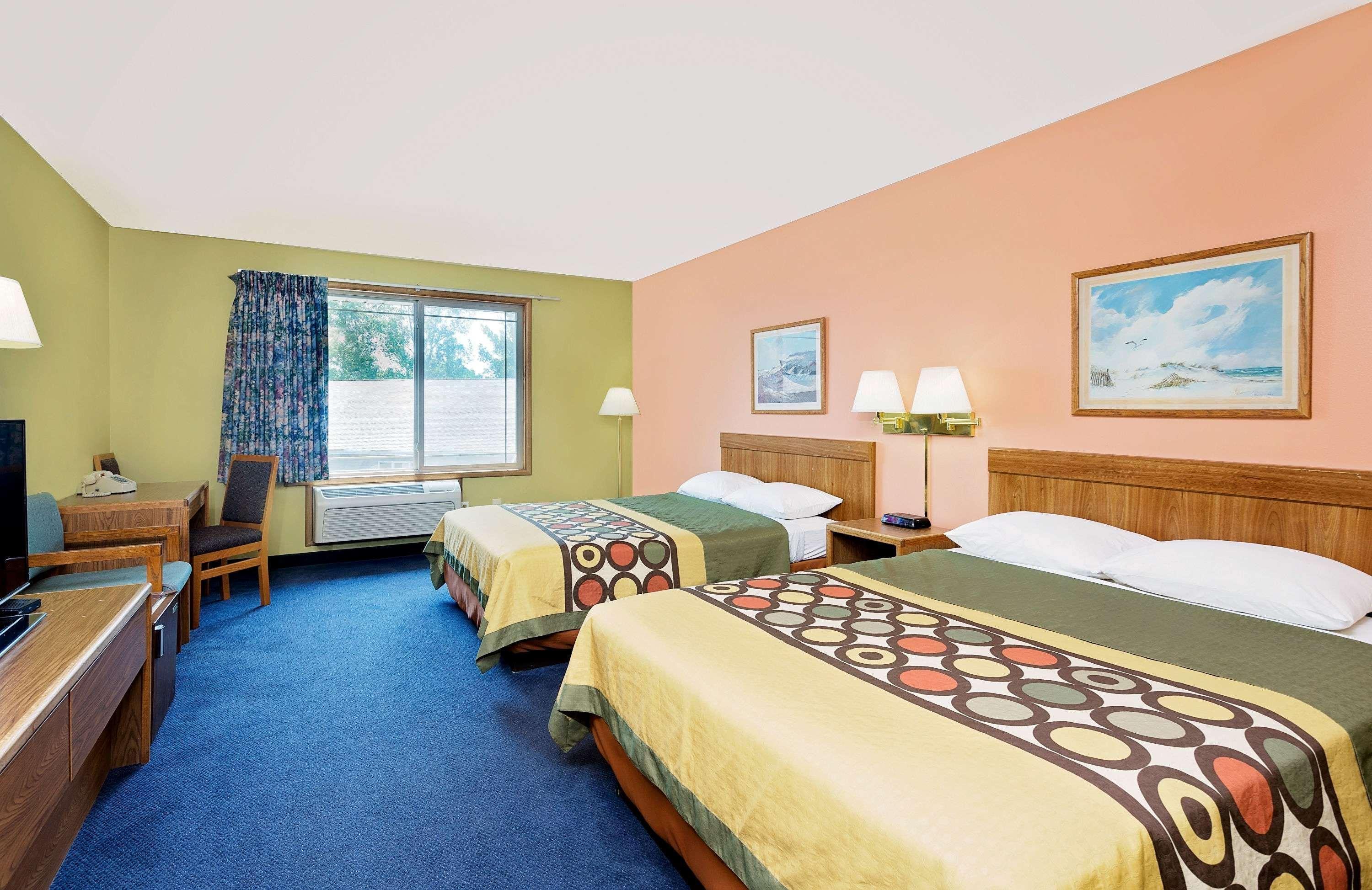 Super 8 By Wyndham Sturgeon Bay Hotel Bagian luar foto
