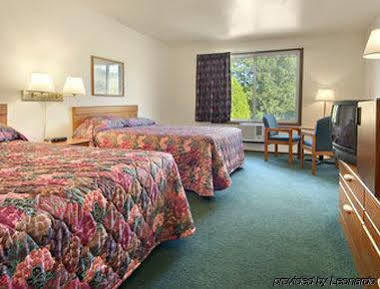 Super 8 By Wyndham Sturgeon Bay Hotel Bagian luar foto