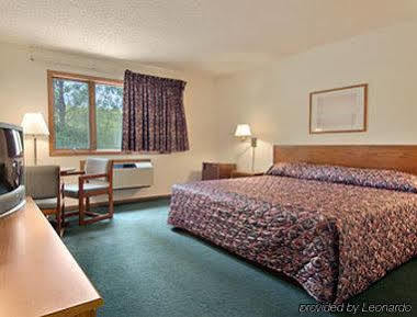 Super 8 By Wyndham Sturgeon Bay Hotel Bagian luar foto